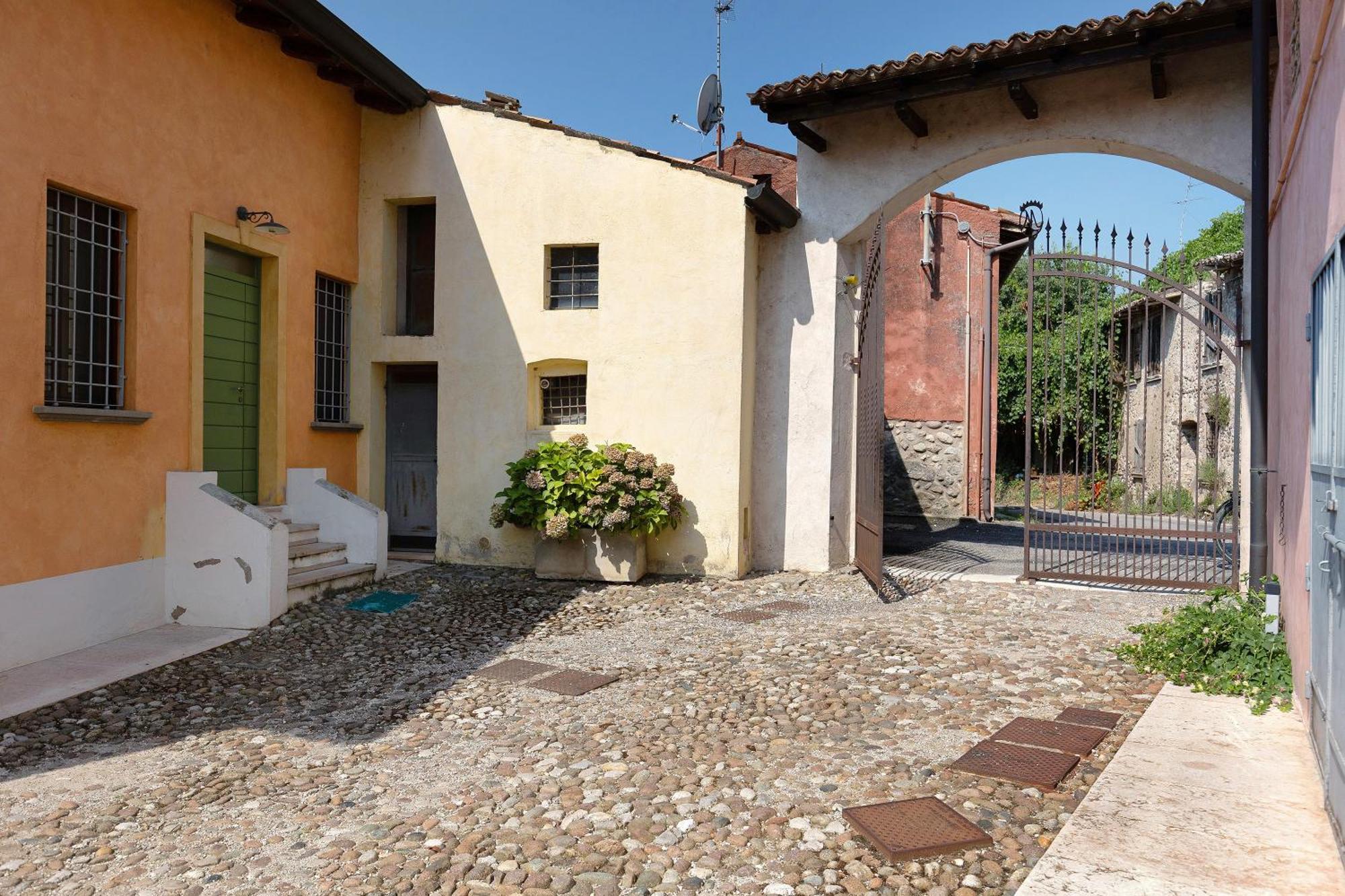 New Agriturismo Corte Olfino Monzambano Exterior photo
